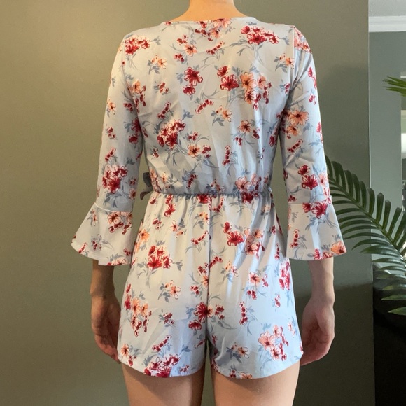 Cute floral Summer Romper - Picture 3 of 3
